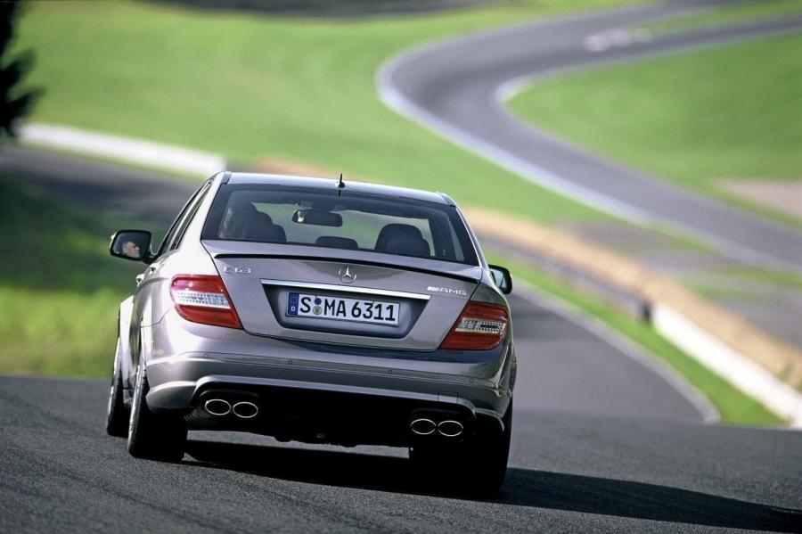  Mercedes-Benz C63 AMG 2007 года  (фото 6 из 27)